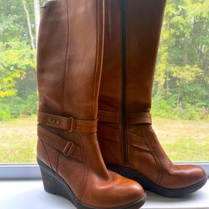 Clarks Natira Kae GTX Distressed Leather Wedge Boot in Spiced Cognac